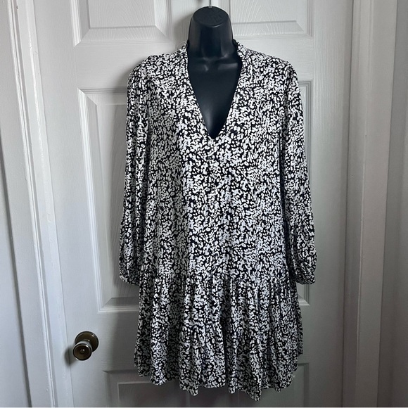 Zara Dress Animal Print Medium Women black White flowy v-neck long sleeve midi - Picture 1 of 5